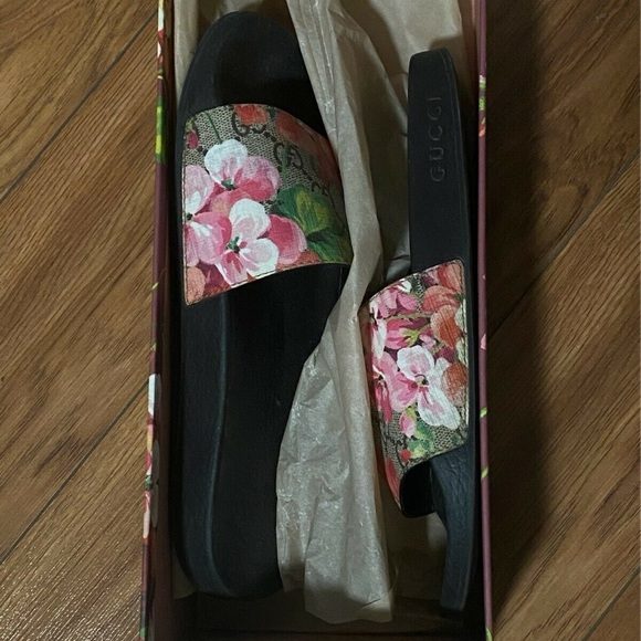 GUCCI Bloom Slides - Picture 2 of 3